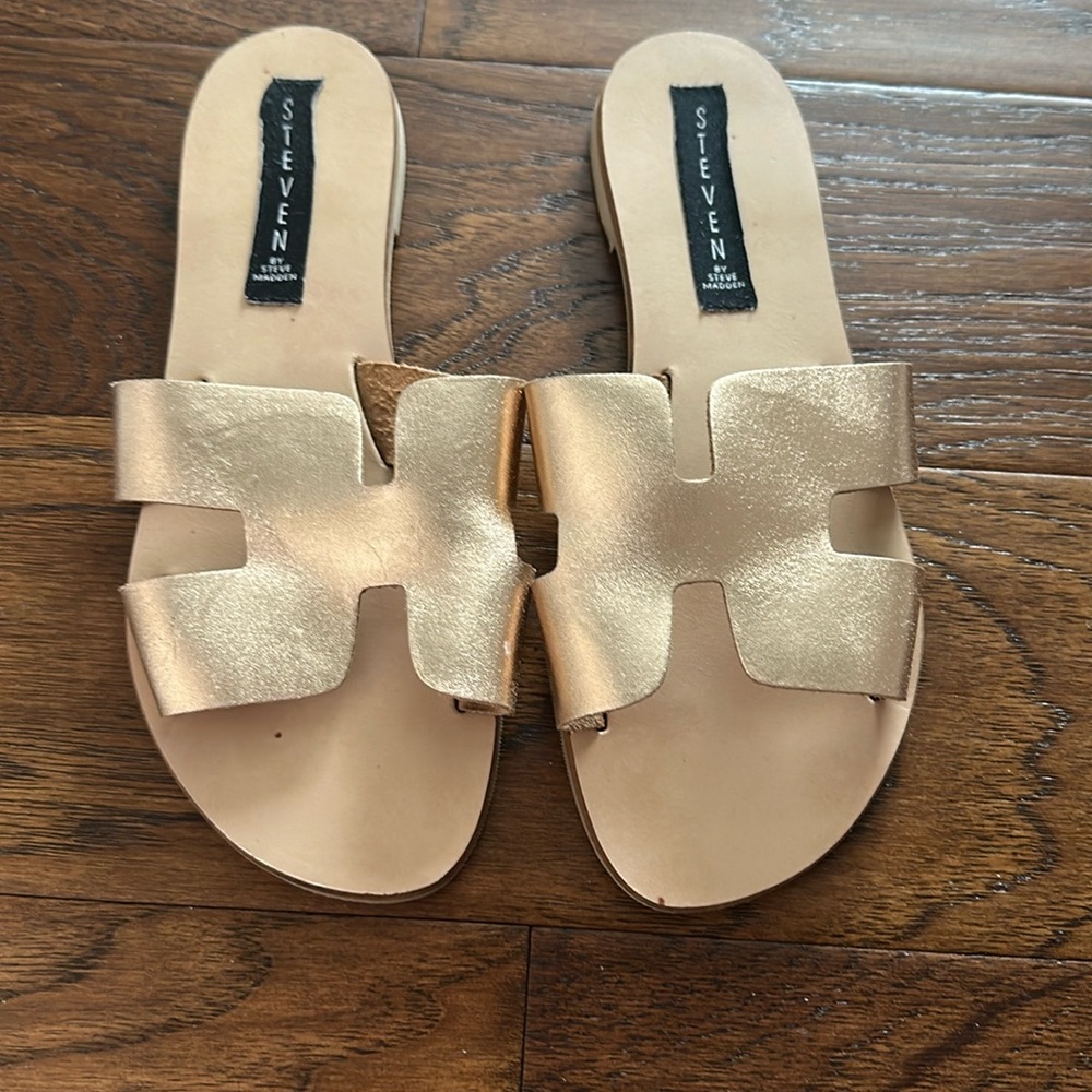 Steve Madden gold sandal